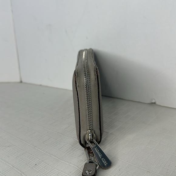 MICHAEL MICHAEL KORS
Jet Set Travel Crossgrain Leather Continental Wallet - Picture 4 of 9